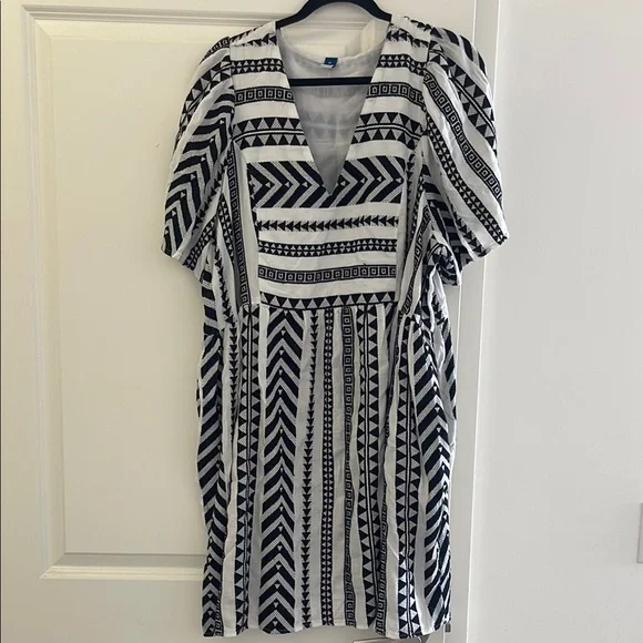 Old Navy Black and White Patterned Midi Dress - Picture 1 of 2